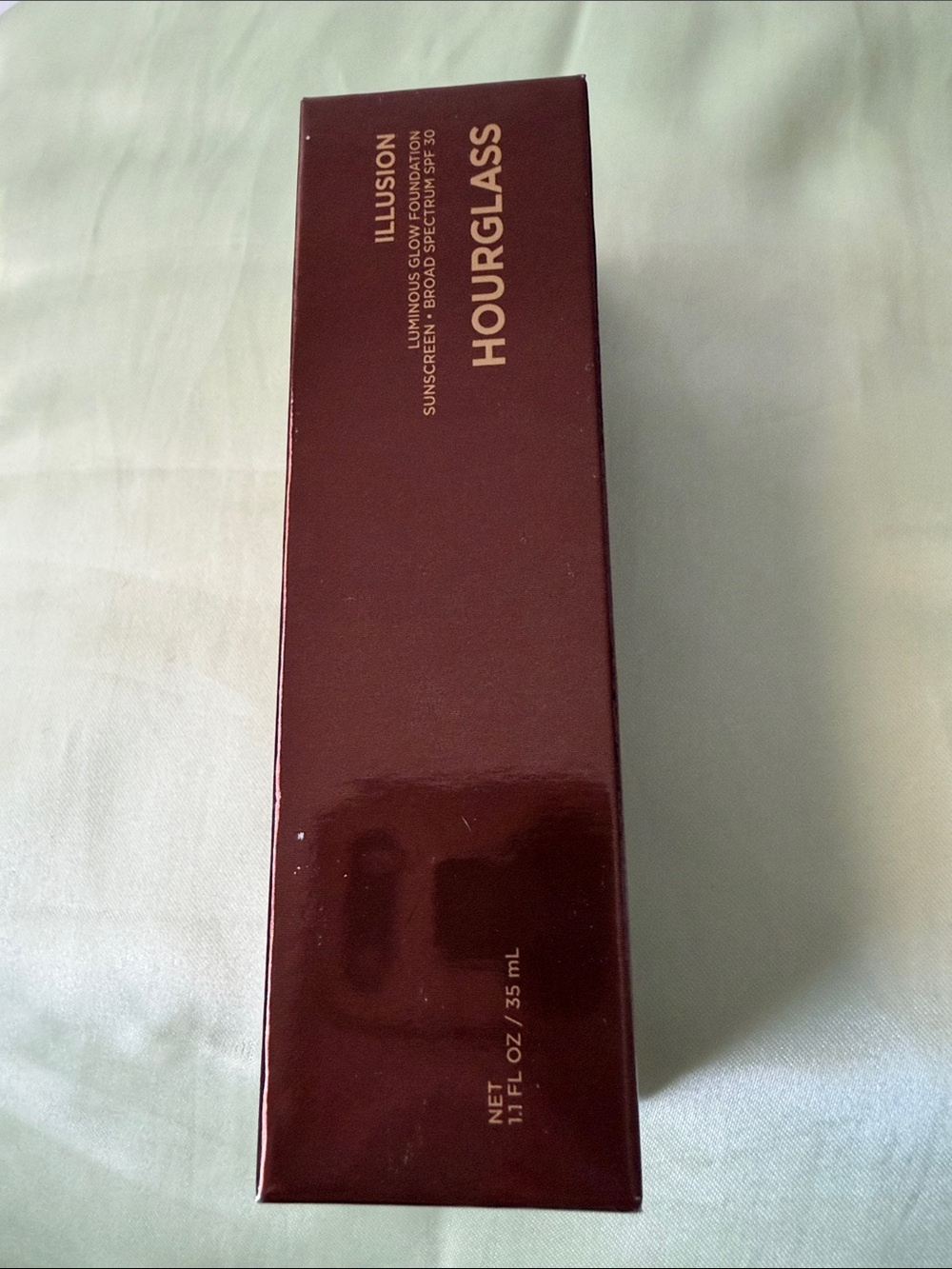 Hourglass illusion foundation NWB